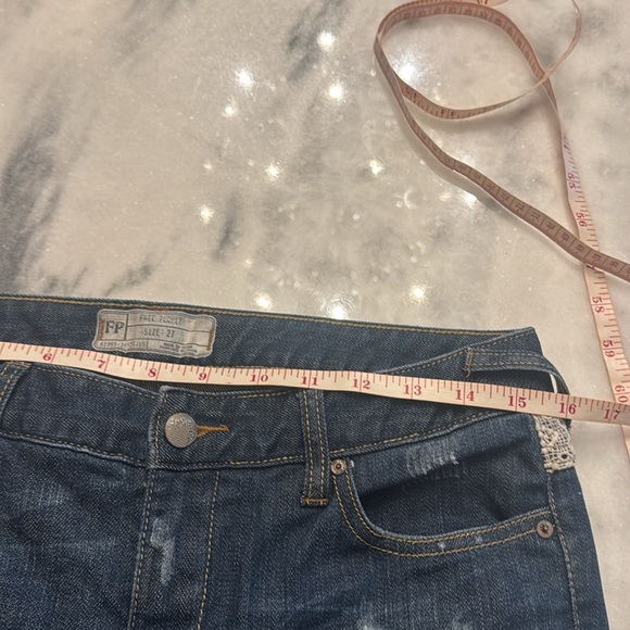 Free People Patch Crochet Lace Jeans size 27 - Picture 14 of 16